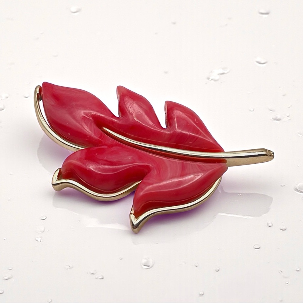 Chunky Vintage Sarah Coventry Autumn Splendor Pink Lucite Thermoset Leaf Brooch
